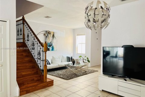 Снять в аренду таунхаус в Майами, Флорида 3 спальни, 148.83м2, № 2065034 - фото 4