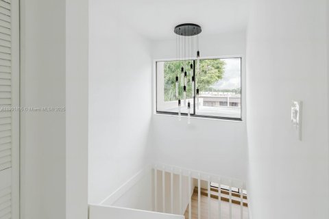 Townhouse in Miami, Florida 2 bedrooms, 135.92 sq.m. № 1951475 - photo 10