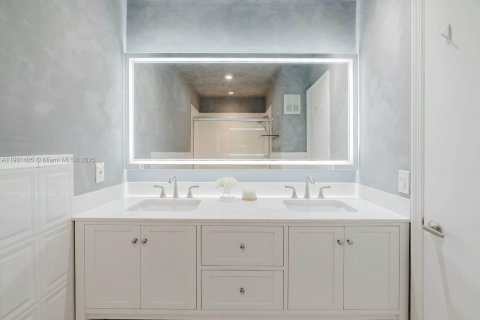 Townhouse in Miami, Florida 2 bedrooms, 135.92 sq.m. № 1951475 - photo 9