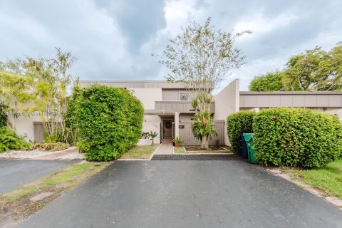 Townhouse in Miami, Florida 2 bedrooms, 135.92 sq.m. № 1951475 - photo 14