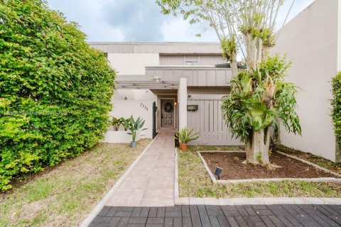 Townhouse in Miami, Florida 2 bedrooms, 135.92 sq.m. № 1951475 - photo 3