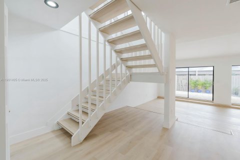 Townhouse in Miami, Florida 2 bedrooms, 135.92 sq.m. № 1951475 - photo 7