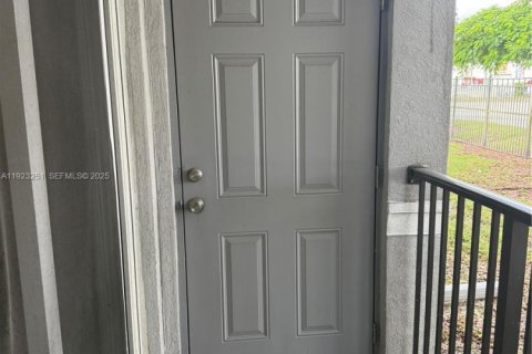 Condominio en venta en Homestead, Florida, 3 dormitorios, 104.61 m2 № 1982650 - foto 3