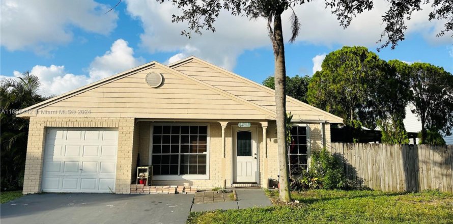Casa en Pembroke Pines, Florida 3 dormitorios, 102.47 m2 № 1423017