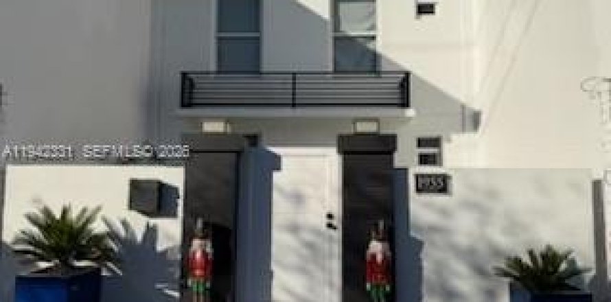 Villa ou maison à North Miami, Floride 2 chambres, 134.15 m2 № 1999271