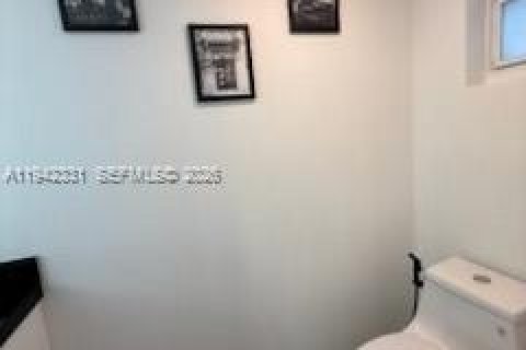 Villa ou maison à vendre à North Miami, Floride: 2 chambres, 134.15 m2 № 1999271 - photo 17