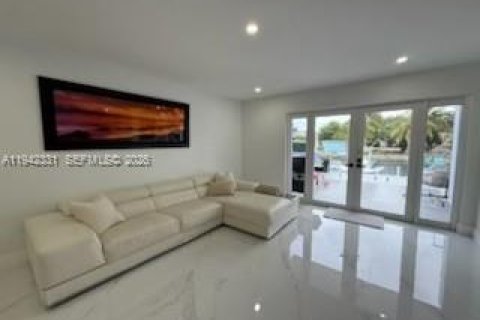Villa ou maison à vendre à North Miami, Floride: 2 chambres, 134.15 m2 № 1999271 - photo 18