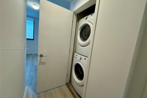 Condominio en venta en Miami, Florida, 1 dormitorio, 70.61 m2 № 1850648 - foto 10