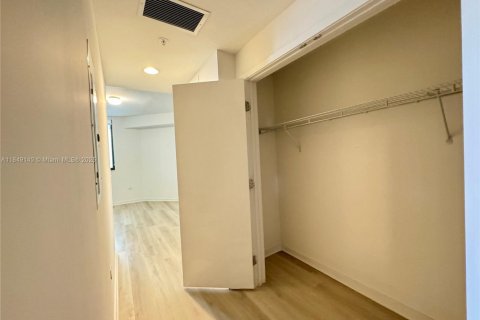 Condominio en venta en Miami, Florida, 1 dormitorio, 70.61 m2 № 1850648 - foto 11