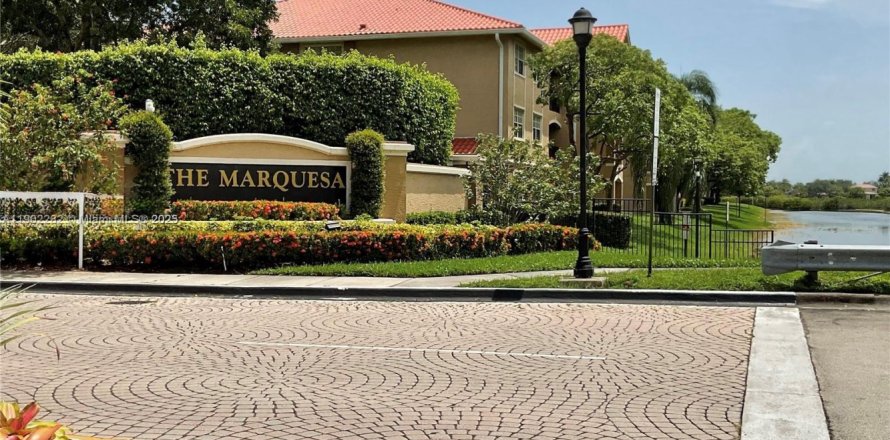 Condo in Pembroke Pines, Florida, 2 bedrooms № 1955579