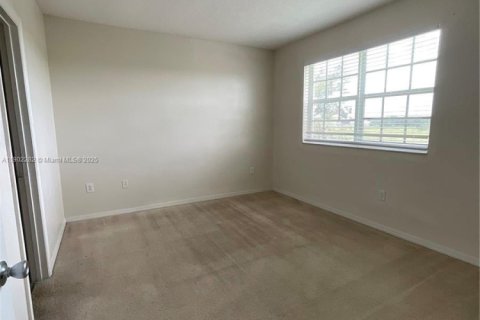 Condo in Pembroke Pines, Florida, 2 bedrooms № 1955579 - photo 11