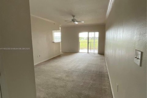 Condo in Pembroke Pines, Florida, 2 bedrooms № 1955579 - photo 4