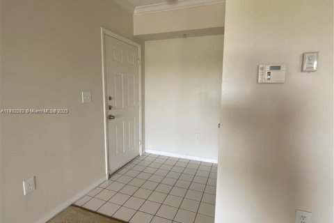 Condo in Pembroke Pines, Florida, 2 bedrooms № 1955579 - photo 6