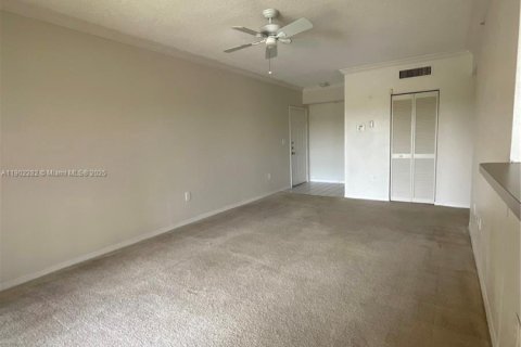 Condo in Pembroke Pines, Florida, 2 bedrooms № 1955579 - photo 5