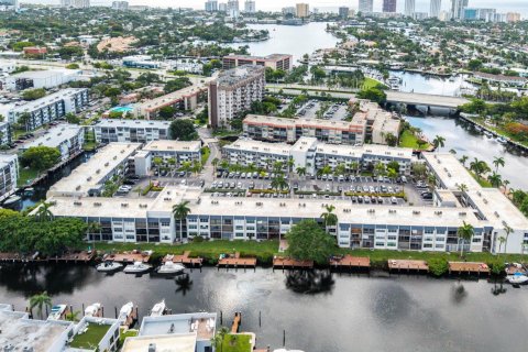 Condominio en venta en Pompano Beach, Florida, 2 dormitorios, 96.15 m2 № 2177474 - foto 2