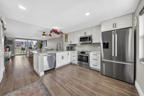 Condominio en Pompano Beach, Florida, 2 dormitorios № 2177474