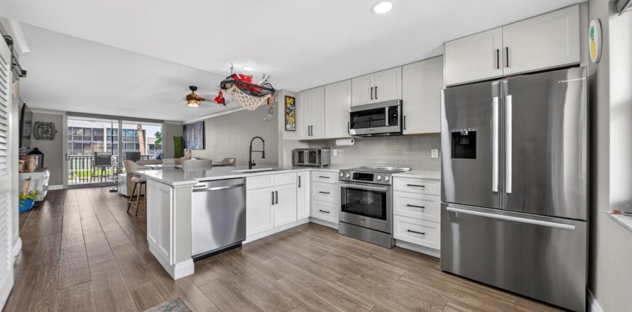 Condominio en Pompano Beach, Florida, 2 dormitorios  № 2177474