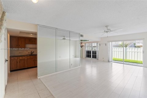 Townhouse in Hillsboro Beach, Florida 3 bedrooms, 150.32 sq.m. № 1842446 - photo 7