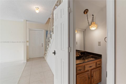 Townhouse in Hillsboro Beach, Florida 3 bedrooms, 150.32 sq.m. № 1842446 - photo 13