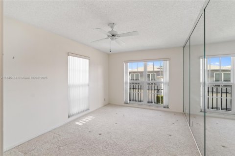 Townhouse in Hillsboro Beach, Florida 3 bedrooms, 150.32 sq.m. № 1842446 - photo 21