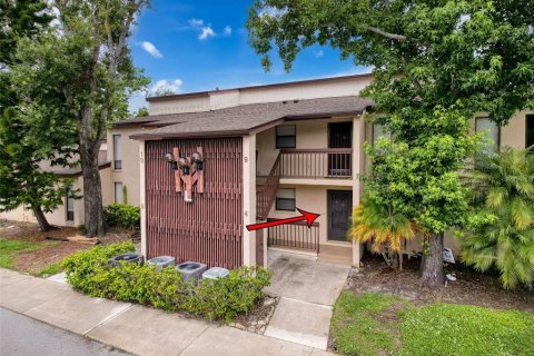 Condo in Palm Harbor, Florida, 2 bedrooms  № 1793508 - photo 1