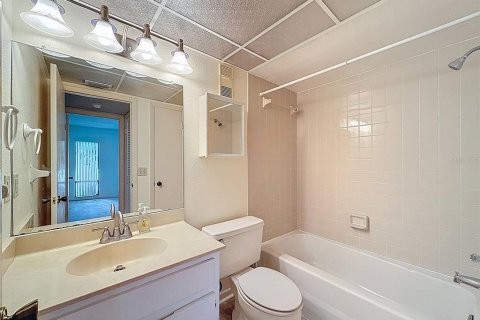 Condo in Palm Harbor, Florida, 2 bedrooms  № 1793508 - photo 12