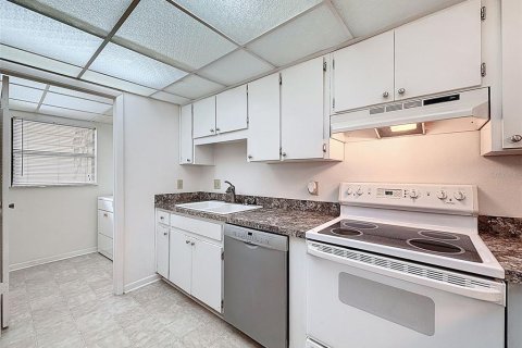 Condo in Palm Harbor, Florida, 2 bedrooms  № 1793508 - photo 5