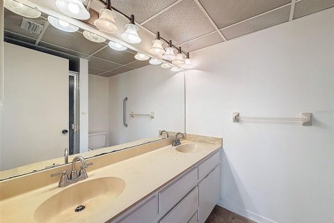 Condo in Palm Harbor, Florida, 2 bedrooms  № 1793508 - photo 19