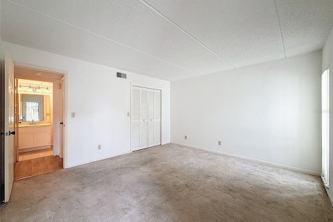 Condo in Palm Harbor, Florida, 2 bedrooms  № 1793508 - photo 14