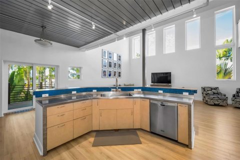 House in Treasure Island, Florida 3 bedrooms, 306.39 sq.m. № 2142384 - photo 19