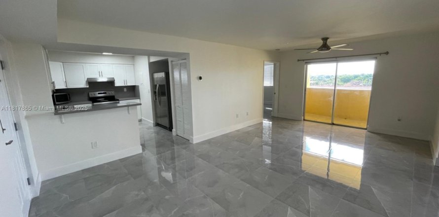 Кондоминиум с 3 спальнями в Майами, Флорида № 2023142