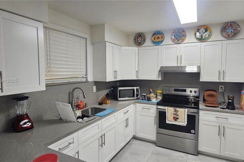 Купить кондоминиум в Майами, Флорида 3 спальни, 117.06м2, № 2023142 - фото 4