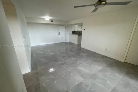 Купить кондоминиум в Майами, Флорида 3 спальни, 117.06м2, № 2023142 - фото 6