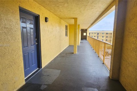 Купить кондоминиум в Майами, Флорида 3 спальни, 117.06м2, № 2023142 - фото 24