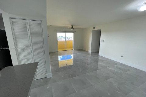 Купить кондоминиум в Майами, Флорида 3 спальни, 117.06м2, № 2023142 - фото 2