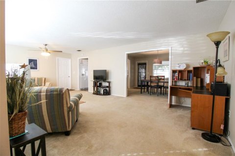 Villa ou maison à louer à Bradenton, Floride: 2 chambres, 122.54 m2 № 2298750 - photo 3