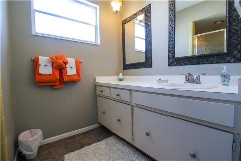 Villa ou maison à louer à Bradenton, Floride: 2 chambres, 122.54 m2 № 2298750 - photo 25