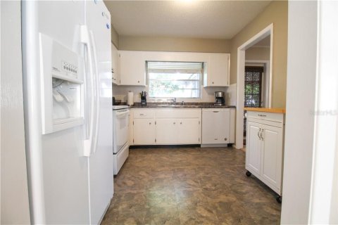 Villa ou maison à louer à Bradenton, Floride: 2 chambres, 122.54 m2 № 2298750 - photo 10