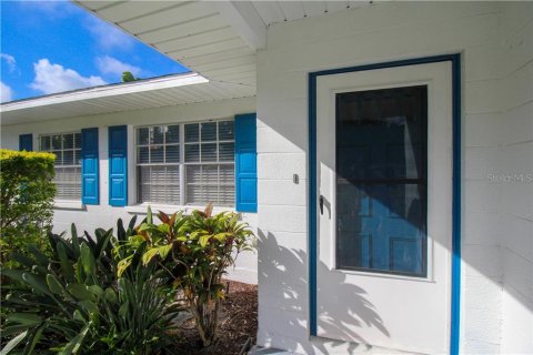 Villa ou maison à louer à Bradenton, Floride: 2 chambres, 122.54 m2 № 2298750 - photo 2