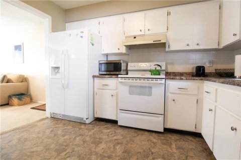 Villa ou maison à louer à Bradenton, Floride: 2 chambres, 122.54 m2 № 2298750 - photo 11