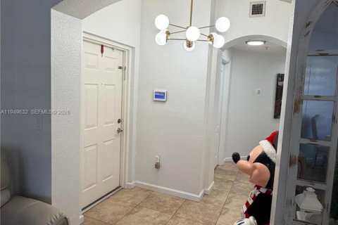 Copropriété à louer à Miami, Floride: 3 chambres, 131.92 m2 № 2005216 - photo 4