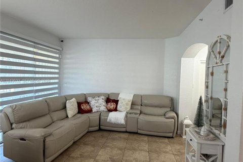 Copropriété à louer à Miami, Floride: 3 chambres, 131.92 m2 № 2005216 - photo 5