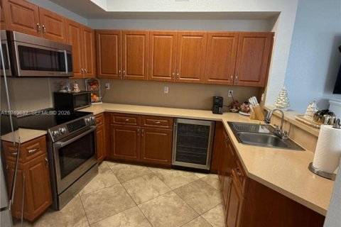 Copropriété à louer à Miami, Floride: 3 chambres, 131.92 m2 № 2005216 - photo 10