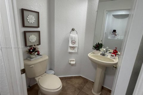 Copropriété à louer à Miami, Floride: 3 chambres, 131.92 m2 № 2005216 - photo 14