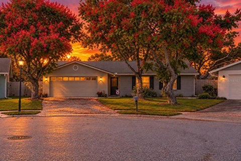 House in Orlando, Florida 4 bedrooms, 130.06 sq.m. № 2416813 - photo 2