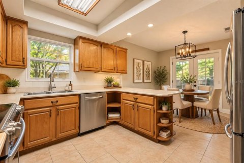 House in Orlando, Florida 4 bedrooms, 130.06 sq.m. № 2416813 - photo 14