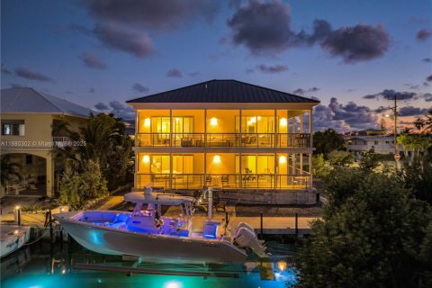 Купить виллу или дом в Исламорада, Вилладж оф Айлендс, Флорида 4 спальни, 279.08м2, № 1922067 - фото 2