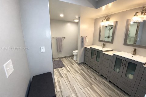 Copropriété à vendre à Miami, Floride: 2 chambres, 136.57 m2 № 2416128 - photo 15