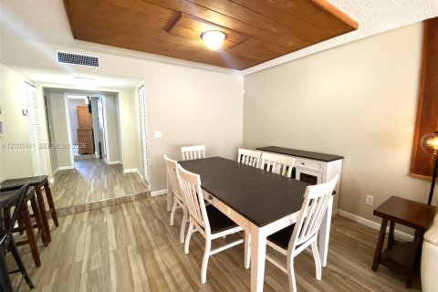 Copropriété à vendre à Miami, Floride: 2 chambres, 136.57 m2 № 2416128 - photo 9