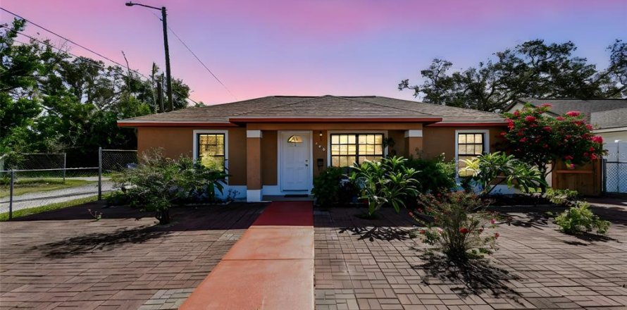 Villa ou maison à Saint Petersburg, Floride 3 chambres, 137.22 m2 № 1899998
